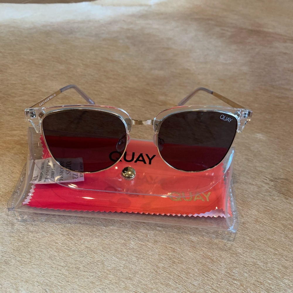 Quay Evasive 111 Polarized. Clear acrylic